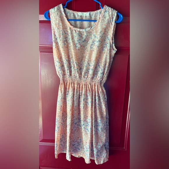 Light pink sleeveless dress with floral design, elastic waist - Picture 4 of 4